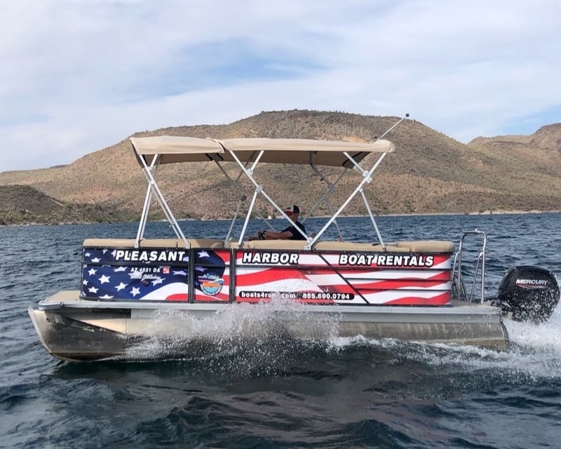 20' Pontoon Boat Rental at Pleasant Harbor in Peoria