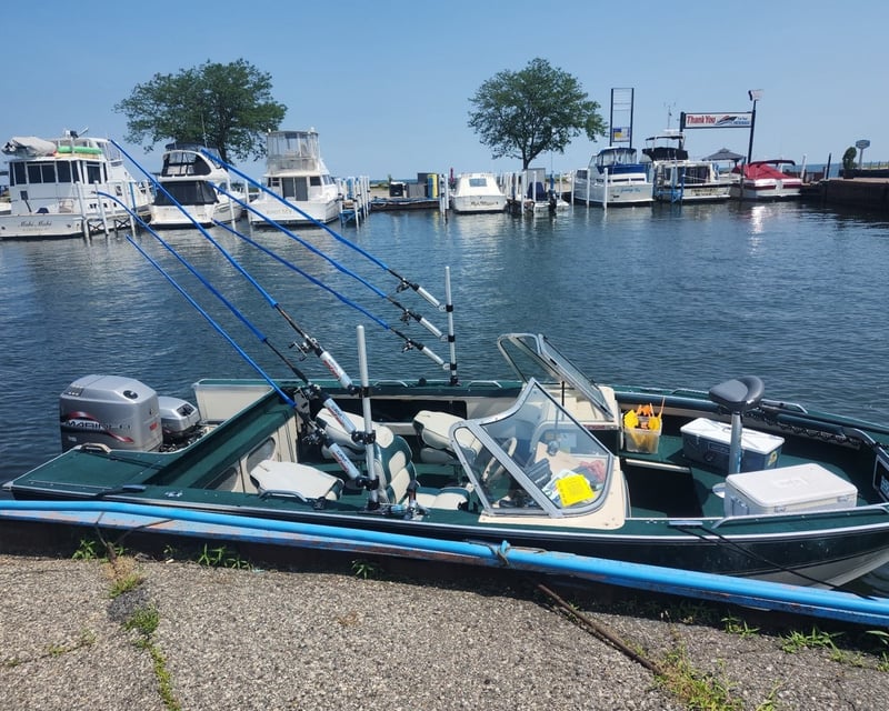 6-Hour Trolling Fishing Charter in St. Clair Shores