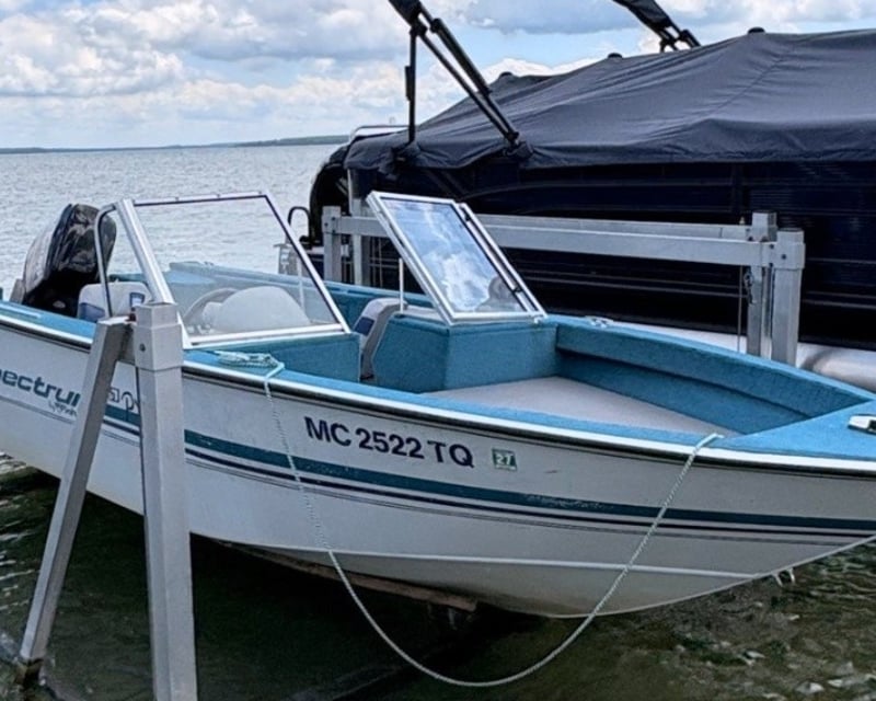 17' Fishing Boat Rental in Roscommon