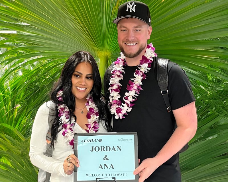 Honeymoon Lei Greeting for Couples at Honolulu Airport