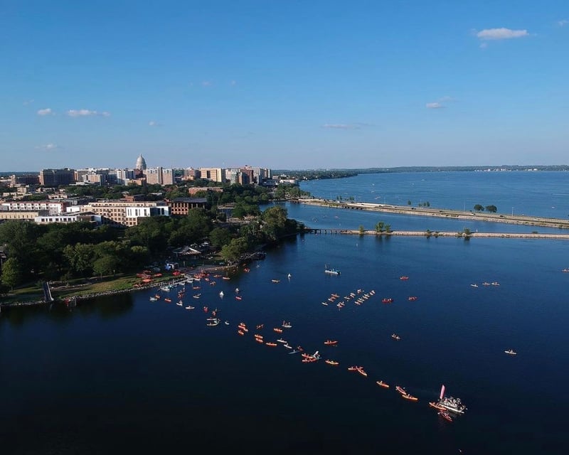 3-Hour Monona Bay Burger Barge Paddle Rental