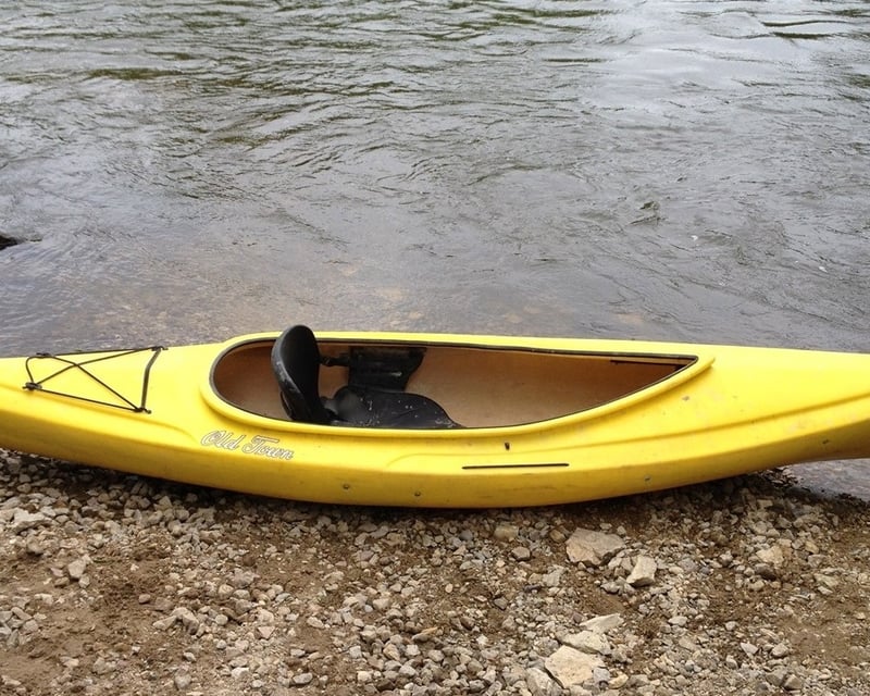 8-Mile Cannon River Single Kayak Rental in Cannon Falls