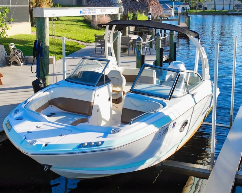 23' Self-Drive Boat Rental in Cape Coral