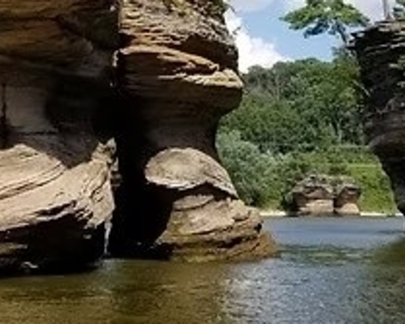 20-Mile Downriver Kayak & Canoe Rental in Wisconsin Dells