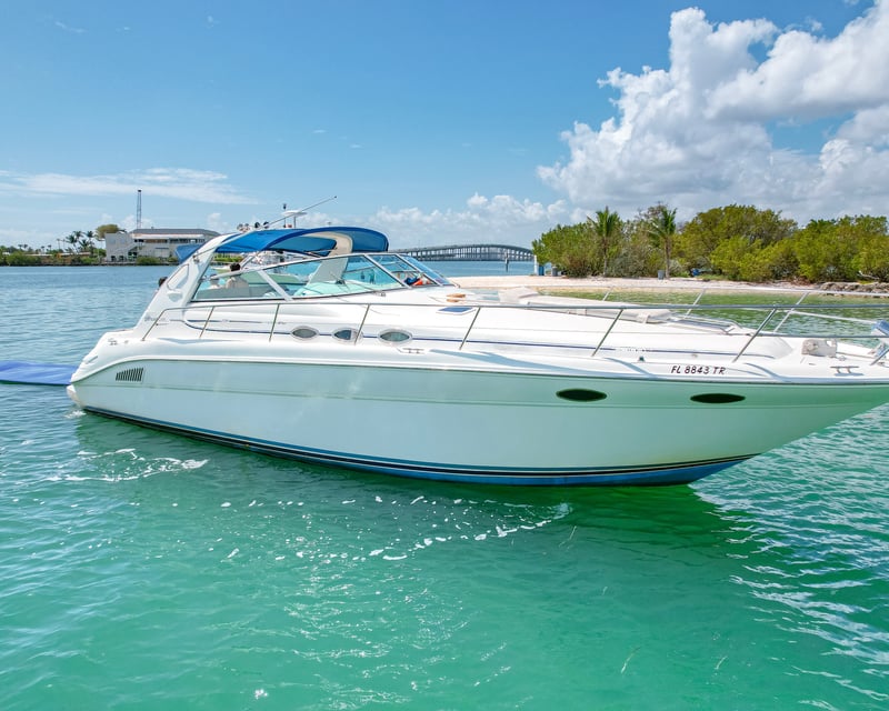 40' Yacht Charter in Miami