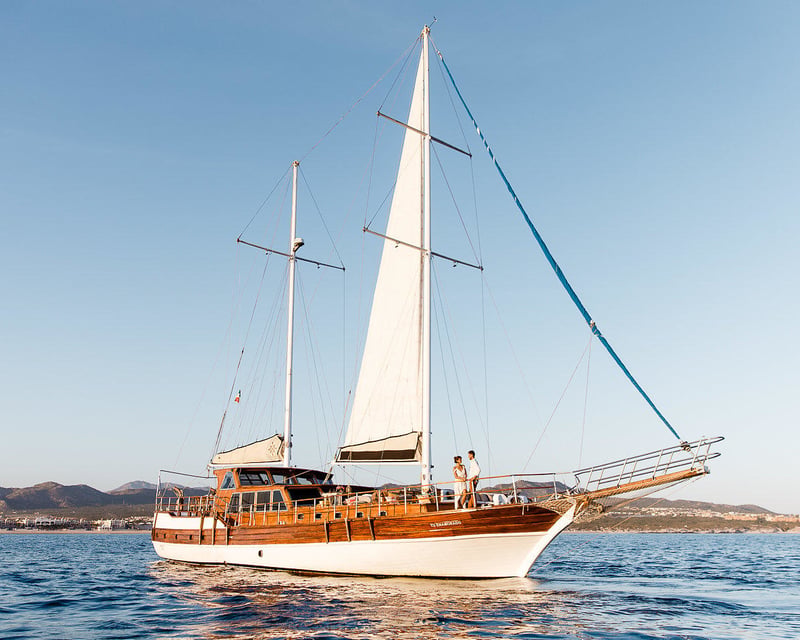 Sunset Dinner Yacht Cruise in Cabo San Lucas