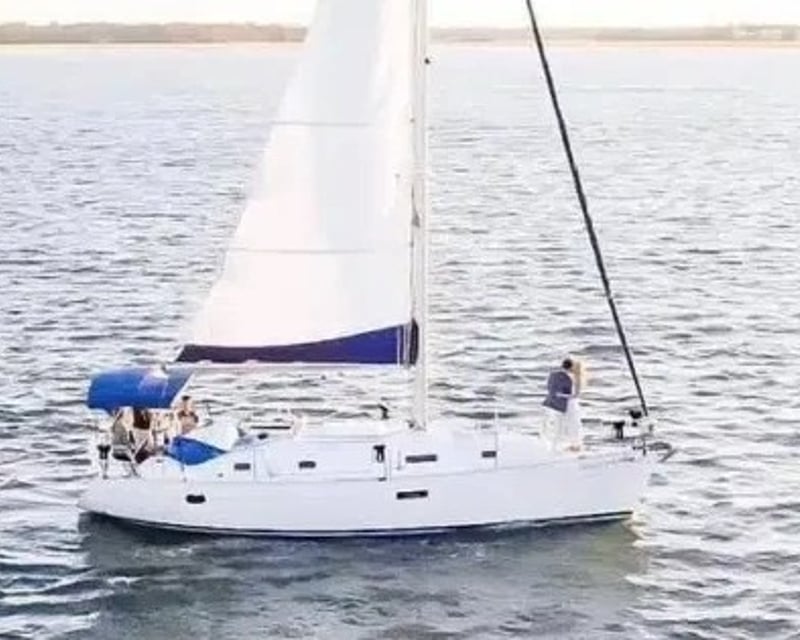 2.5-Hour Daytime Sail Charter in Charleston Harbor