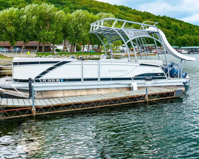 26' Double-Decker Pontoon Rental in Hammondsport