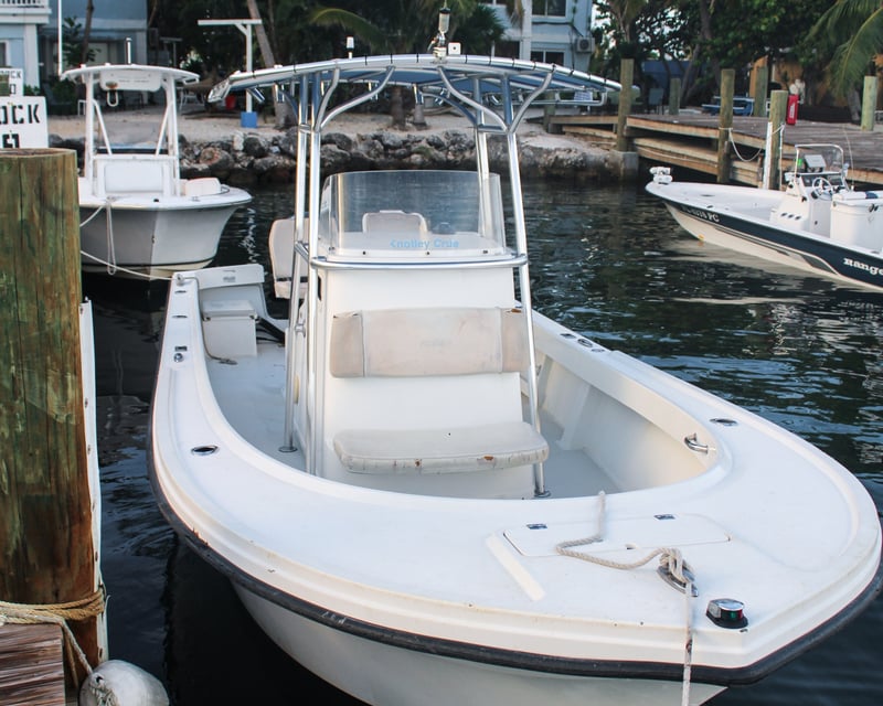 23' Center Console Boat Rental in Marathon