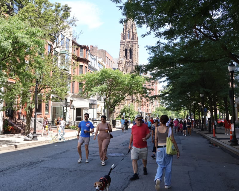Morning Walking Tour of Newbury Street in Boston