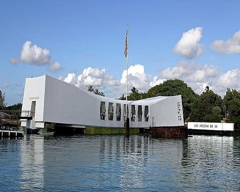 Private Pearl Harbor & Oahu Circle Island Tour from Waikiki