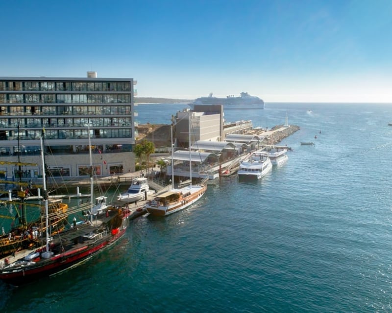 45-Minute Land's End & Arch Boat Tour