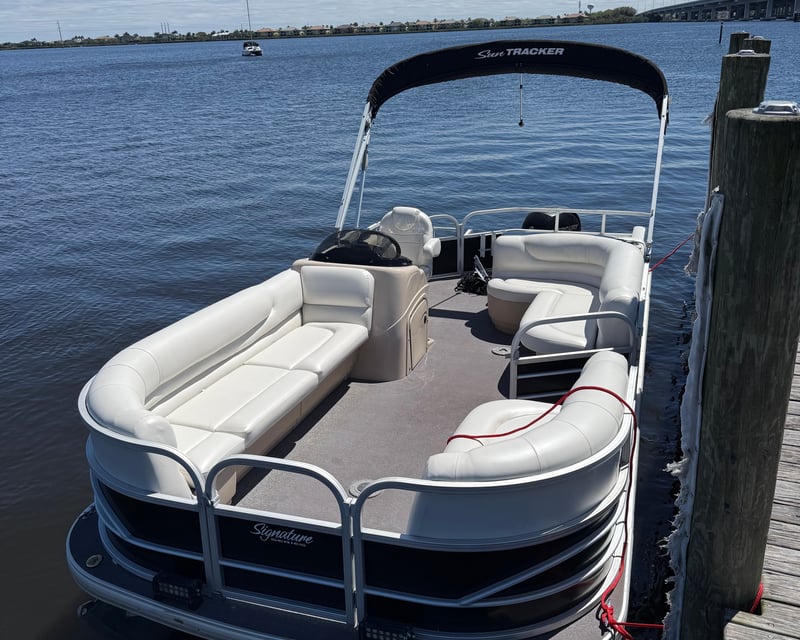 22' Tritoon Boat Rental on Anna Maria Island