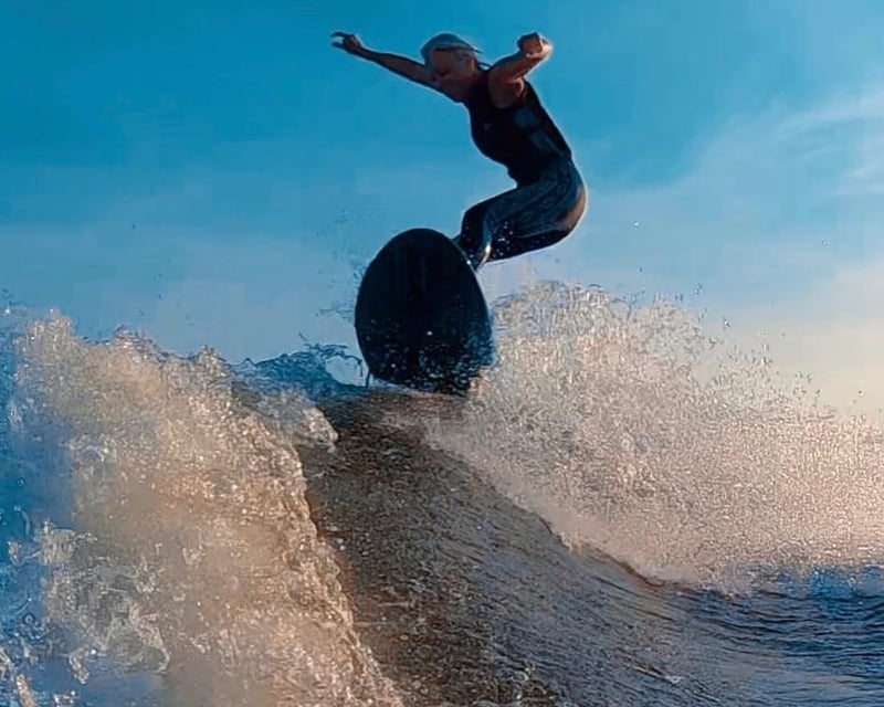 Group Wake Surf Session for Experienced Riders in Grapevine