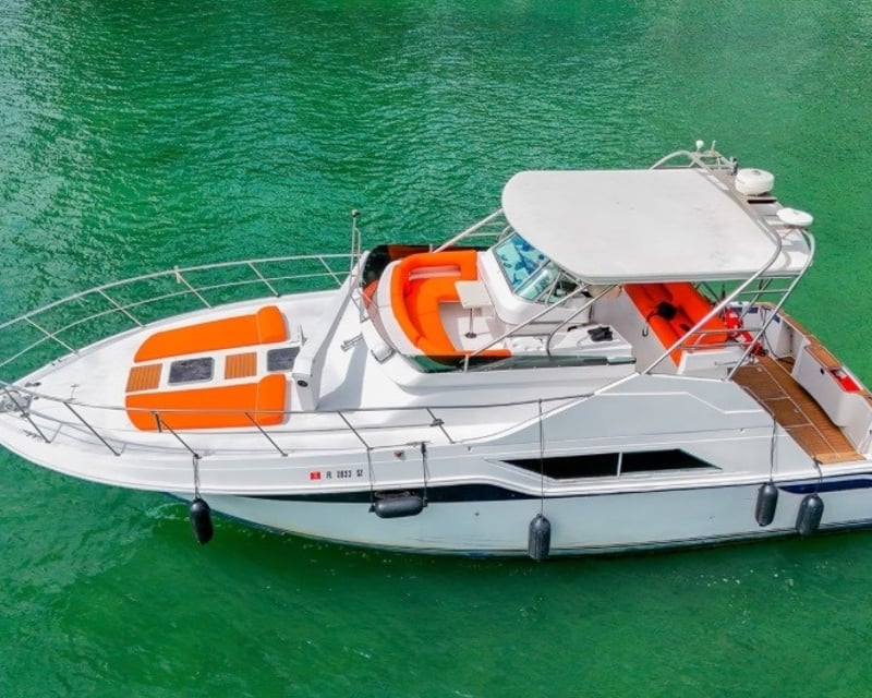 Private Yacht Charter on Biscayne Bay in Miami