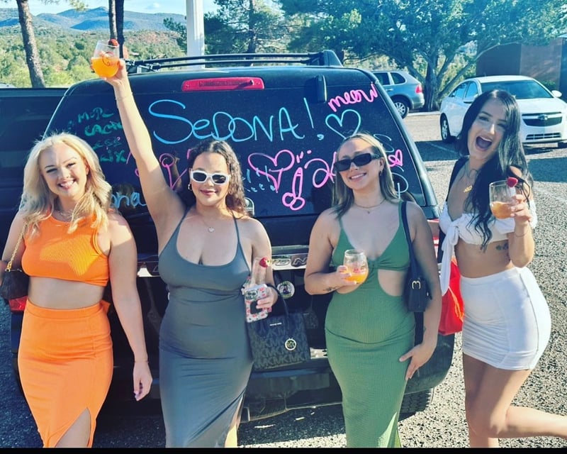Sedona Vortex & 2-Vineyard Wine Tour with Picnic