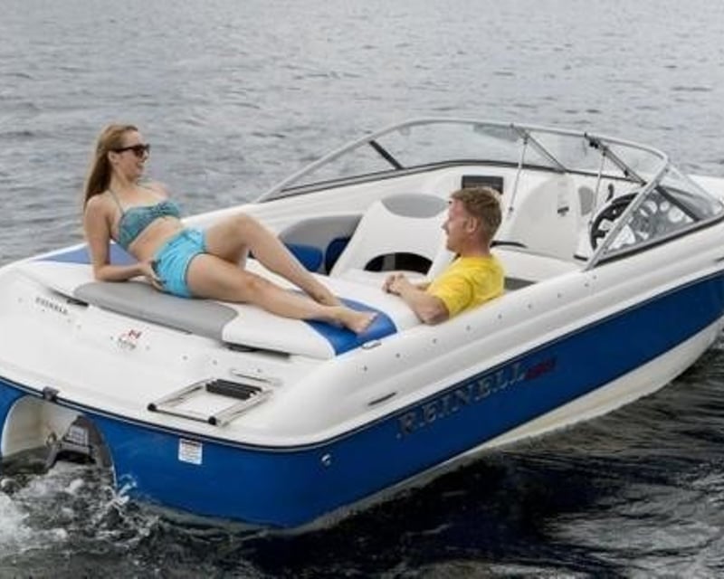 18' Open Bow Boat Rental in South Lake Tahoe
