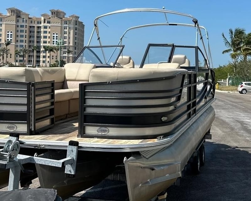 Cape Coral 27' Pontoon Boat Rental
