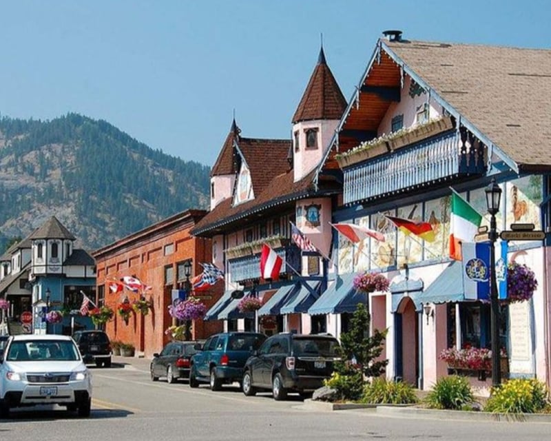 Snoqualmie Falls & Leavenworth Day Trip from Seattle