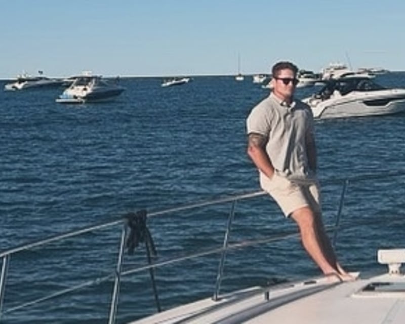 Chicago 3-Hour Boat Charter With Captain