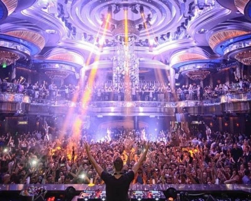 Las Vegas Nightclub Crawl with Fast-Pass Entry & Party Bus