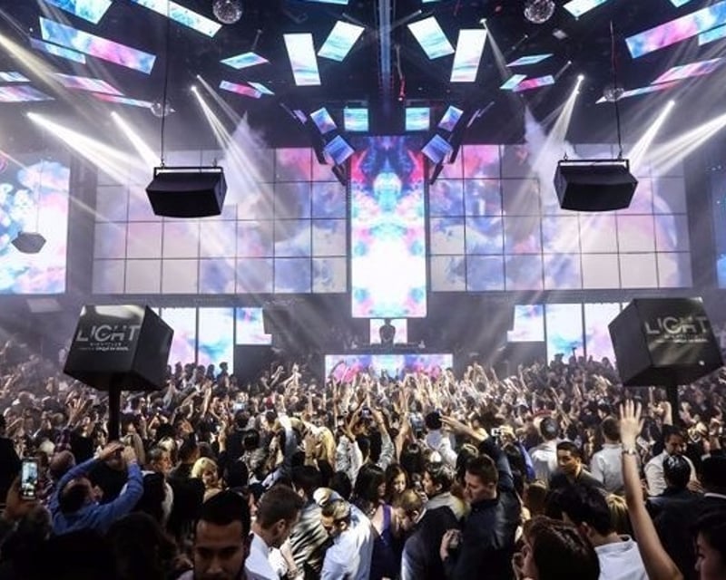 3-Club Nightclub Party Bus Tour in Las Vegas