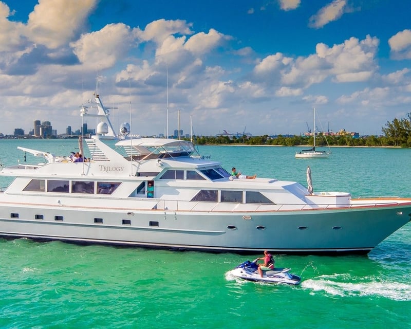 103' Yacht Charter in Quincy