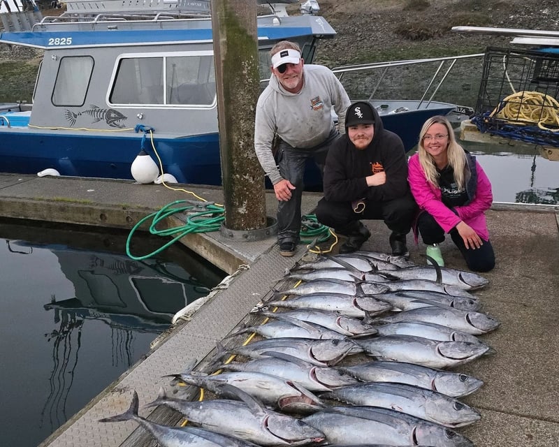 Offshore Albacore Tuna Fishing Charter in Coos Bay