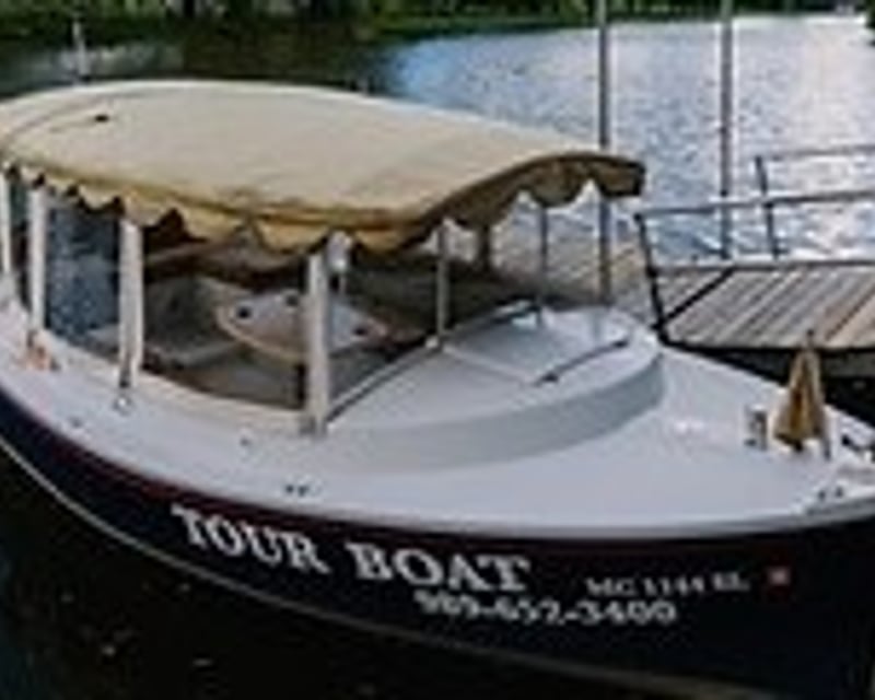 Guided Electric Boat Tour on the Cass River in Frankenmuth