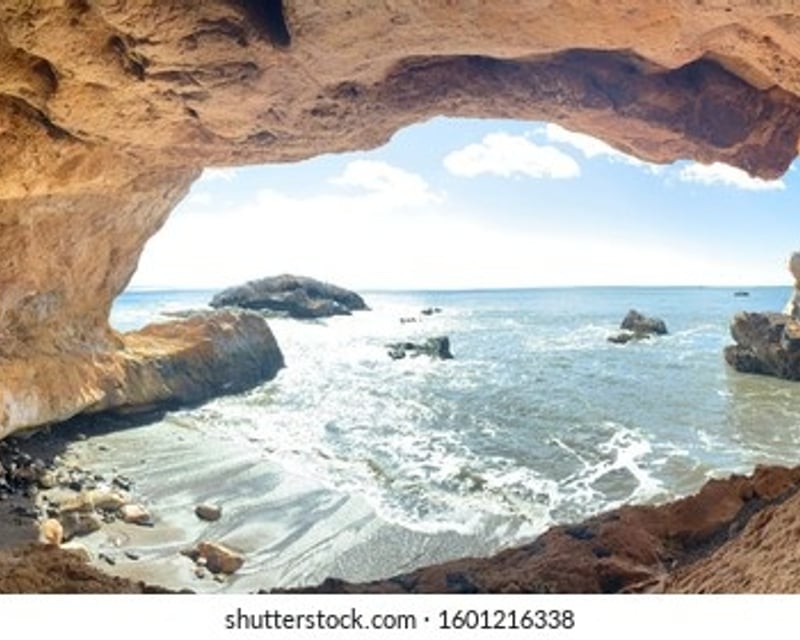 Guided Dinosaur Caves Kayak Tour in Shell Beach