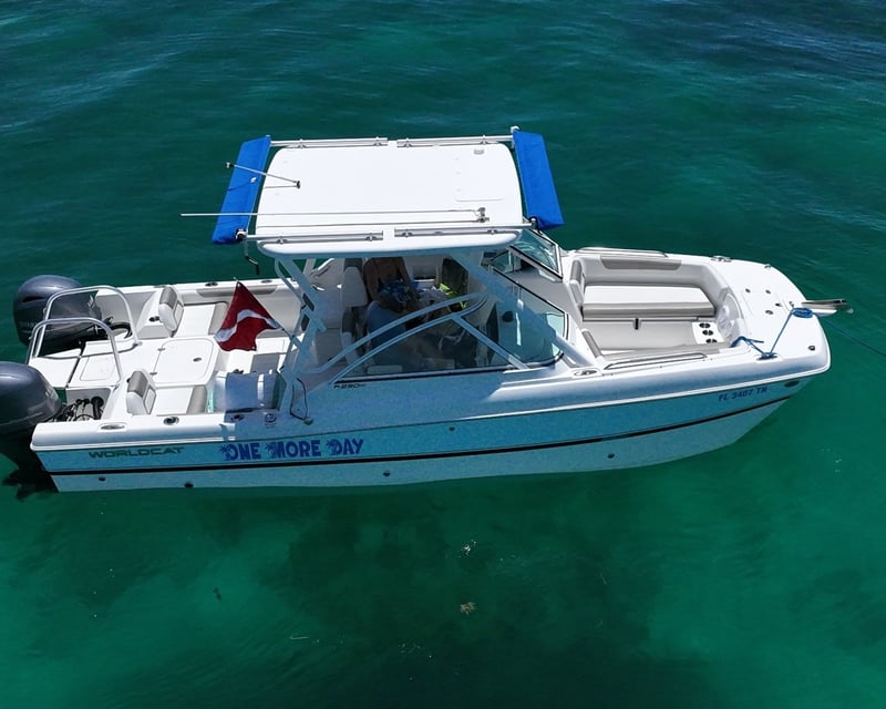 23' WorldCat Boat Rental in Cudjoe Key