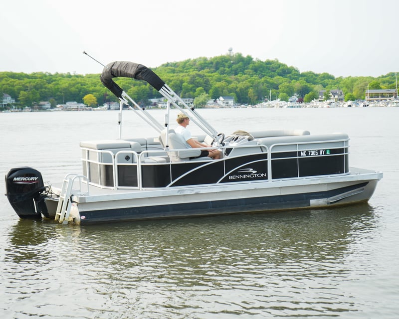20' Pontoon Boat Rental in Douglas Near Saugatuck