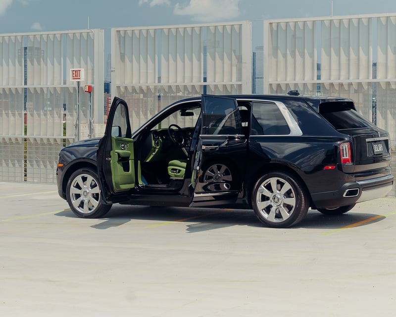 Rolls-Royce Cullinan Luxury SUV Rental in Chicago