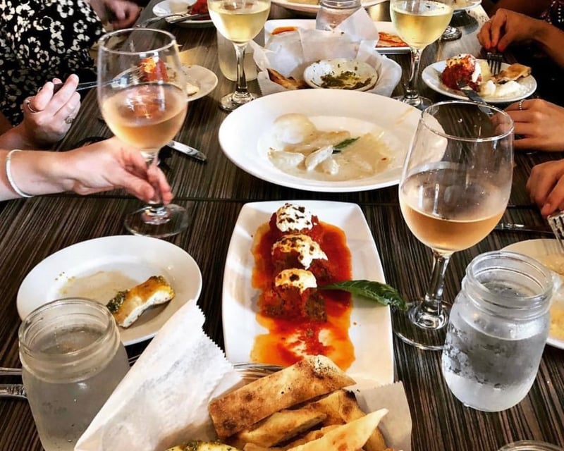 Historic Walking Food Tour in Old Town Alexandria