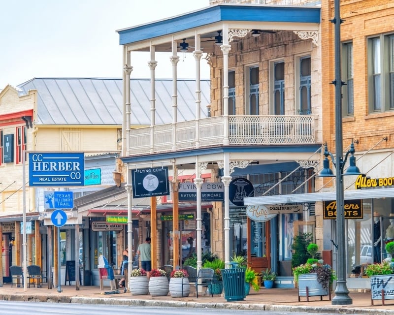 Private Fredericksburg Wine Tour & Main Street Lunch
