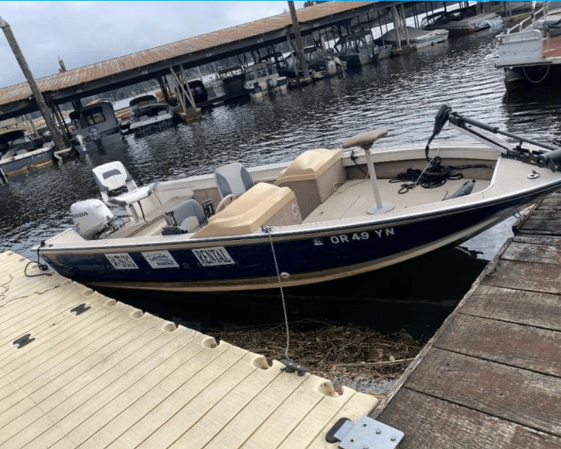 17' Bass Fishing Boat Rental on Tenmile Lakes