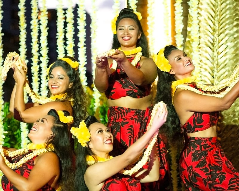 Watch a Rooftop Hula Show & Cocktails in Waikiki