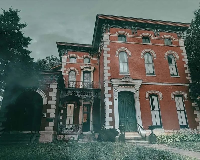 Vintage Trolley Ghost Tour in Louisville