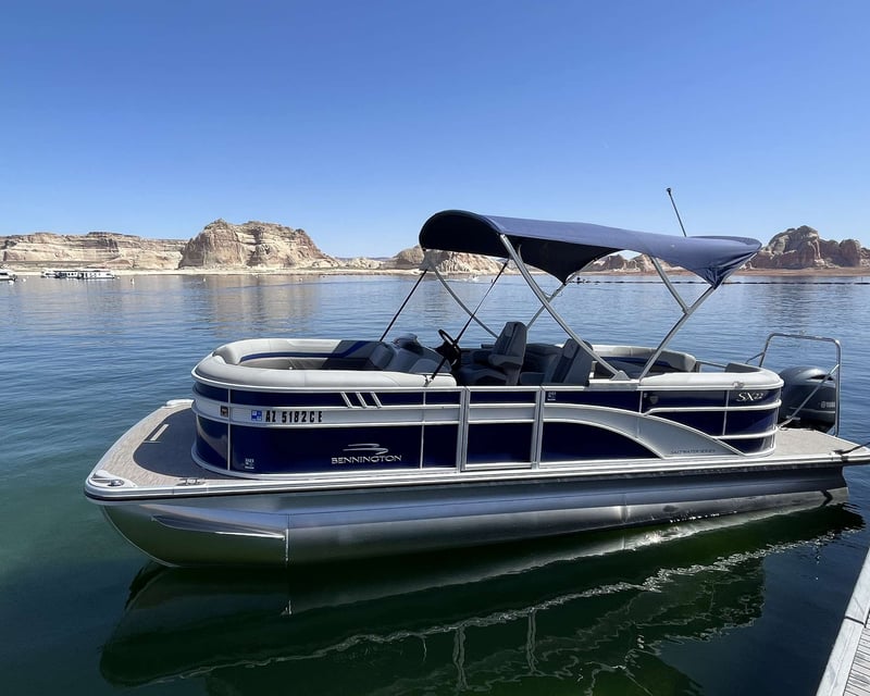 Cruise Lake Powell on a 22' Pontoon Boat Rental