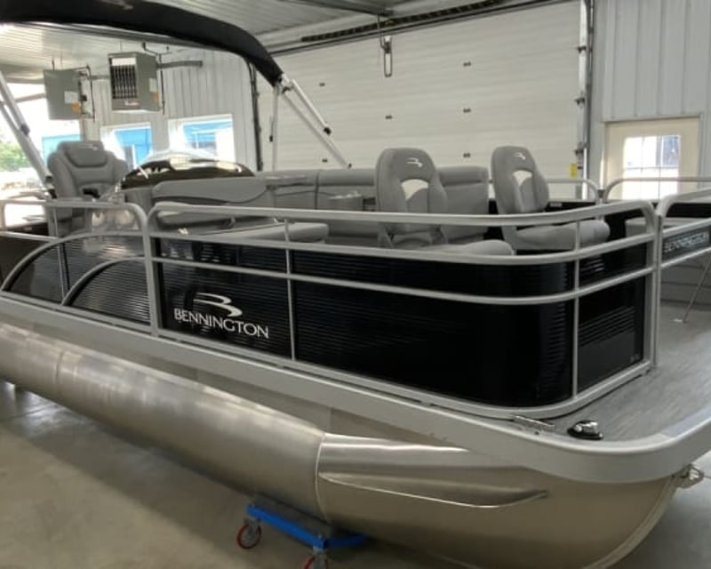 Fish Mercer Lakes on a 20' Pontoon Rental