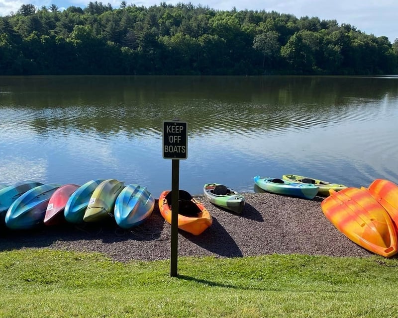 1-Hour Boat Rental at Frances Slocum State Park
