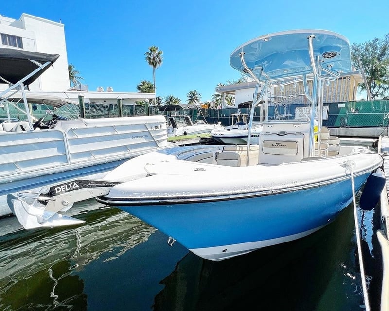 23' Center Console Fishing Boat Rental in Pompano Beach