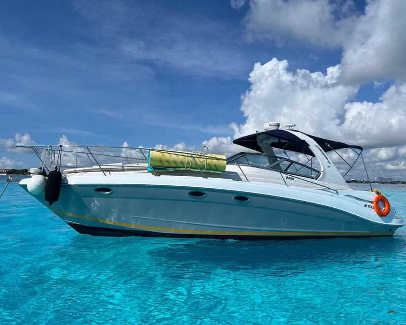 Private 35' Four Winns Yacht Charter to Isla Mujeres from Cancun