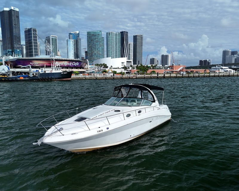 37' Yacht Charter in Fort Lauderdale