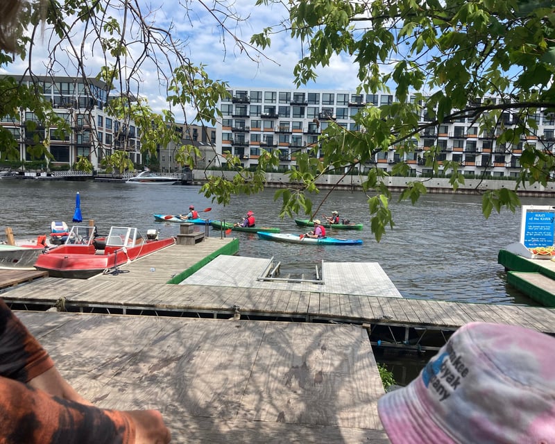 Morning Guided Kayak Tour in Milwaukee