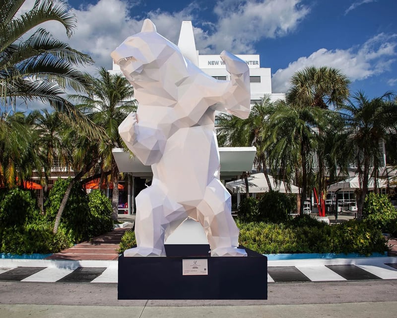 Explore South Beach Art Deco Walking Tour in Miami
