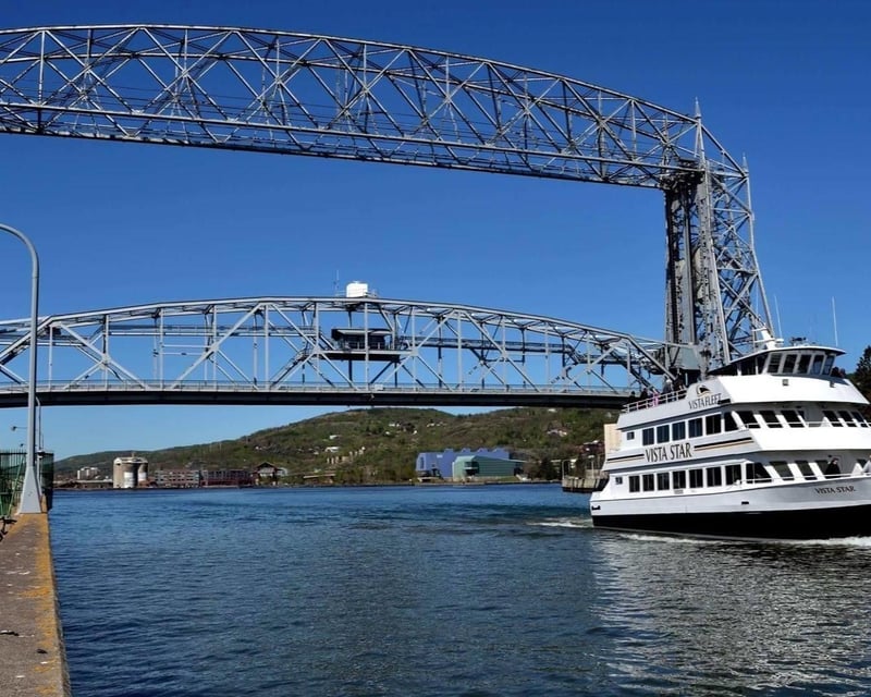 Narrated Duluth Harbor Sightseeing Cruise