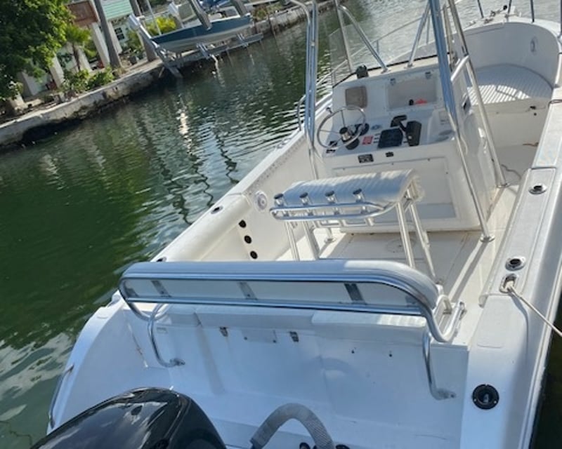 24' Fishing Boat Rental in Summerland Key