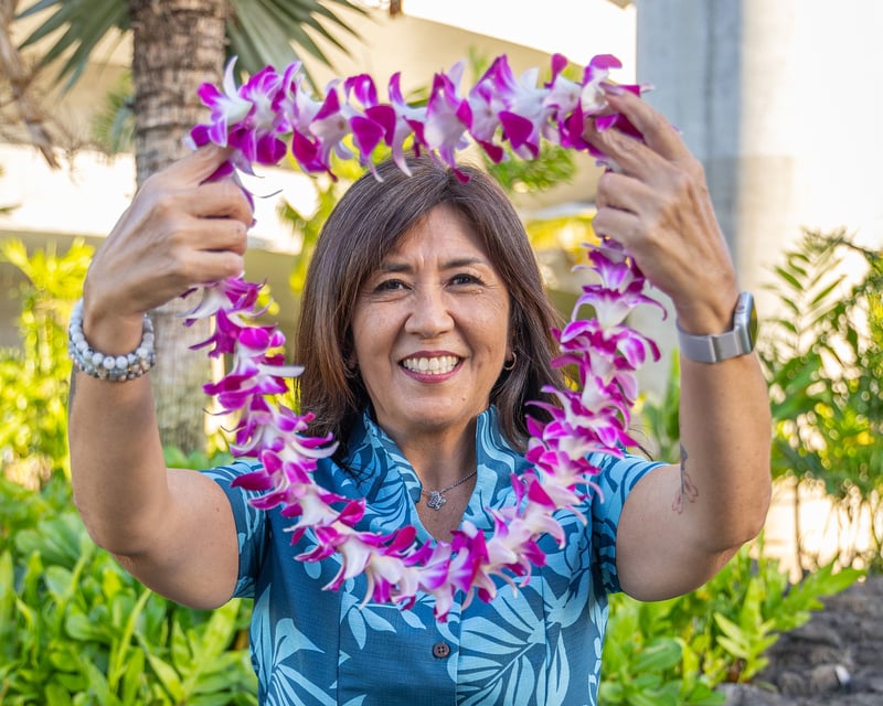 Honolulu Airport Fresh Orchid Lei Greeting