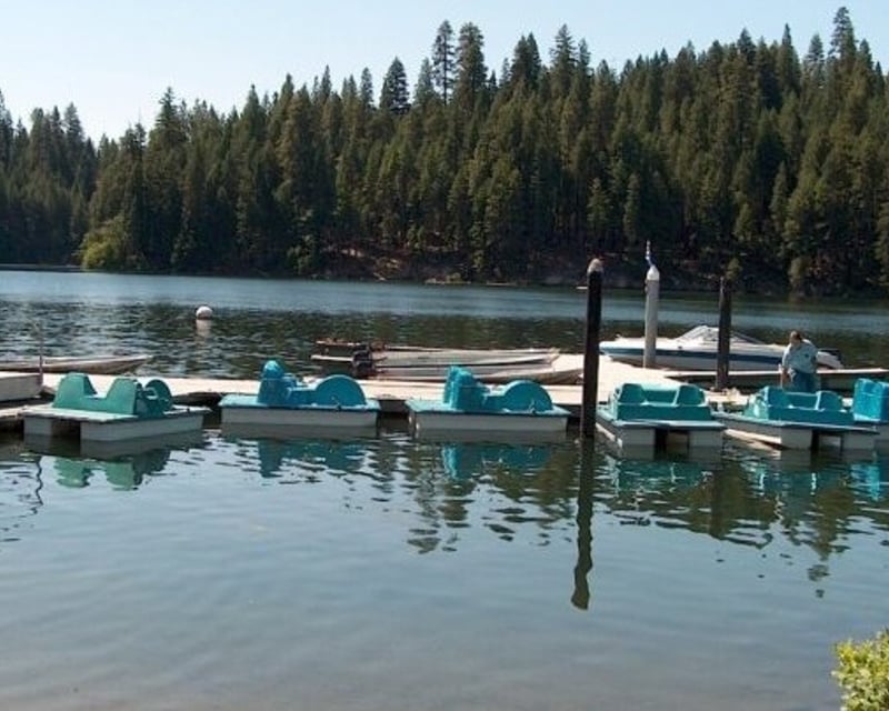 Classic Paddle Wheeler Boat Rental on Lake Britton